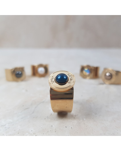 Spade signet ring - gold - Swarovski petrol blue pearl